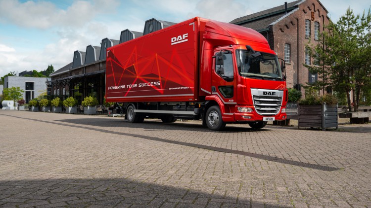 DAF Trucks erweitert seine XB-Baureihe um eine schlüsselfertige Lösung: Ab sofort sind werkseitig montierte PACCAR-Aufbaute