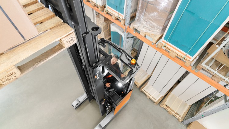 Still Schubmaststapler FXR 14C-16C Intralogistik Lagertechnik