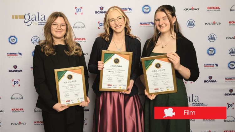 Die drei Siegerinnen von Best AZUBI mit ihren Urkunden