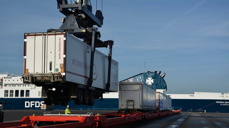 DFDS, Containerverladung, Schienentransport