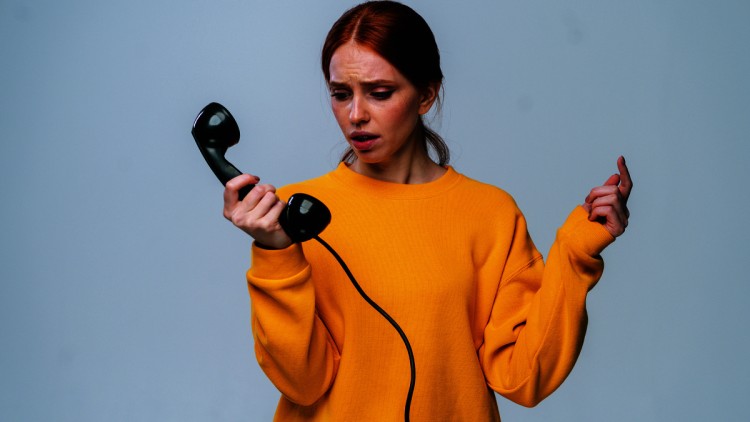 Azubi am Telefon ratlos