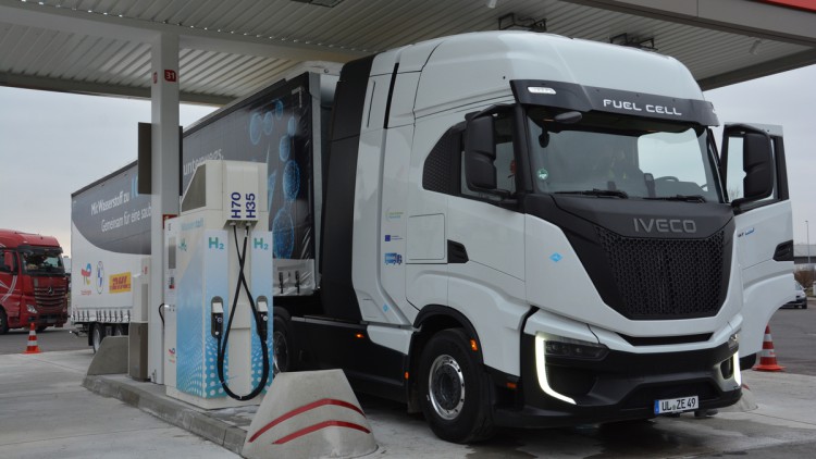 BMW setzt Iveco-Wasserstoff-Lkw ein