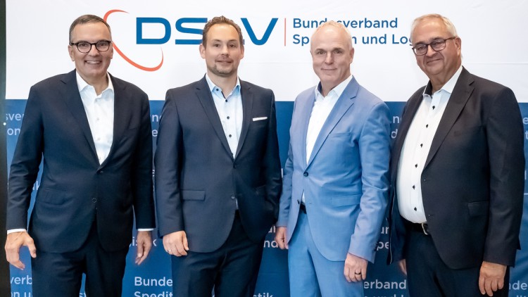 DSLV-Präsidium: DSLV-Vizepräsident Dr. Micha Lege, DSLV-Präsidiumsmitglied Thorsten Dornia, DSLV-Präsident Axel Plaß, Ehrenpräsident Mathias Krage   