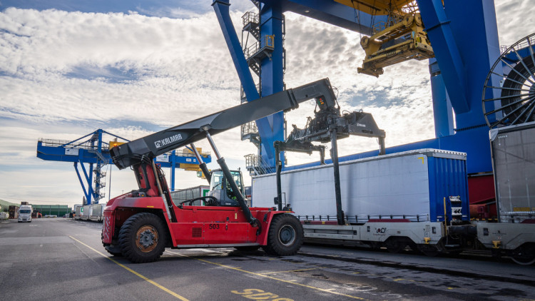 Kombinierter Verkehr, Terminal, Sattelauflieger