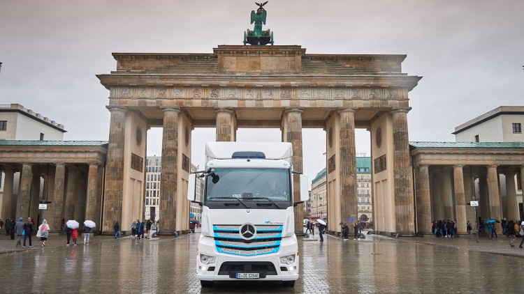 Elektro-Lkw, EActros, Brandenburger Tor