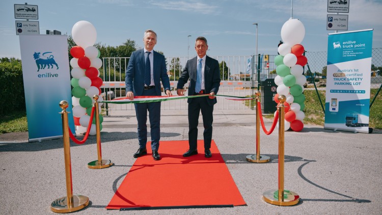 Der Enilive Truck Point wird eröffnet von Armin Springer und Massimiliano Del Moro