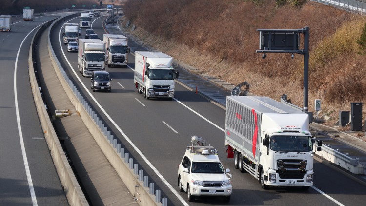 Fuso_Platooning