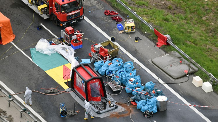 Verkehrsunfall, Gefahrtgut. Lkw