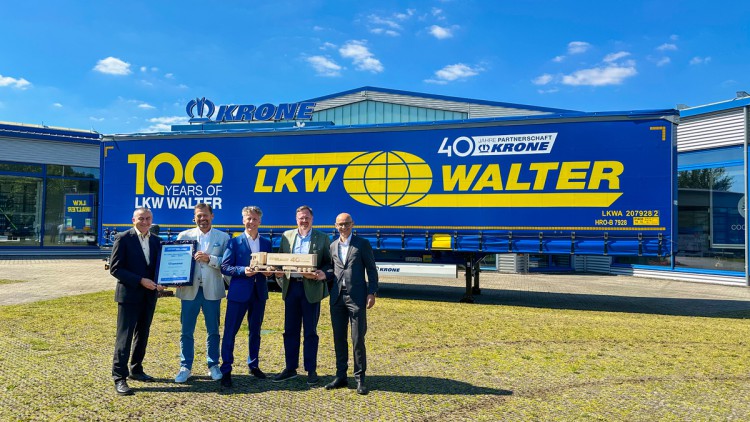 Krone und LKW WALTER