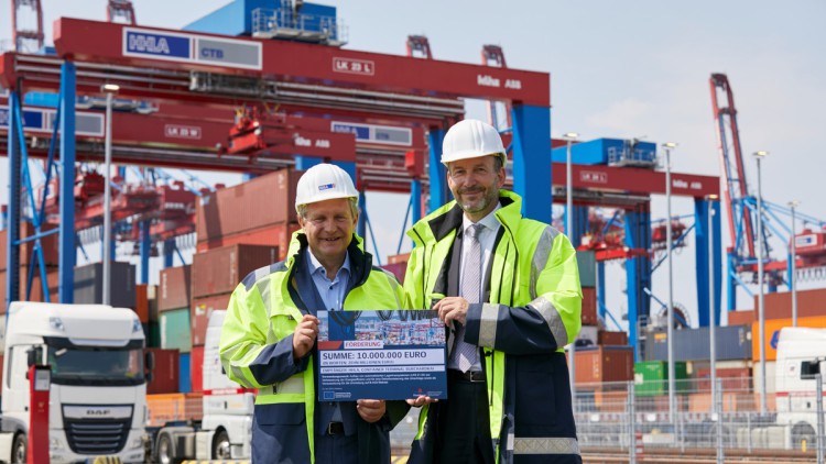 TV_ HHLA Lagerkräne Umweltsenator Jens Kerstan und Jens Hansen am Container Terminal Burchardkai