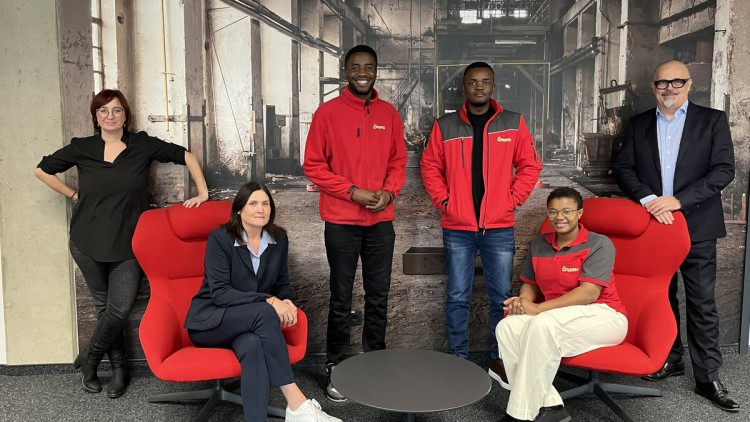 Christiane Bauer, Live Bazodulua Nhayilu, Christian Maleka Lutonachio, Diarra Fatoumata und Geschäftsführer Ralf Wieland