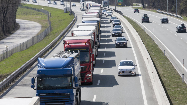 Blockabfertigung in Tirol sorgt für Verzögerungen im Verkehr