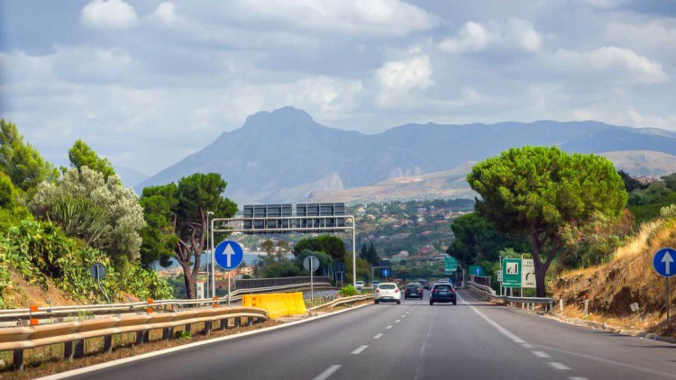 Italien, Sizilien, Autobahn