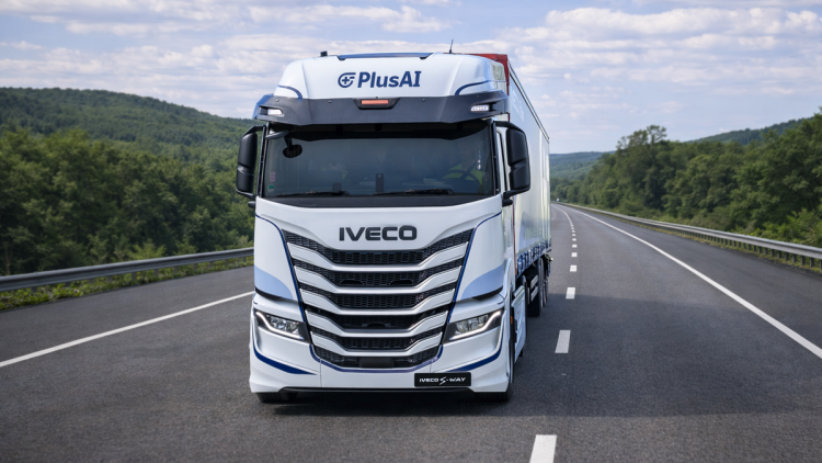 Iveco und PlusAI starten Pilotprojekt für autonomes Fahren