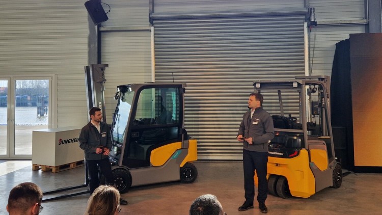 Jungheinrich Gabelstapler der EFG-Baureihen 2/2i & 3/3i auf der Fachpressekonferenz 2026 in Hamburg