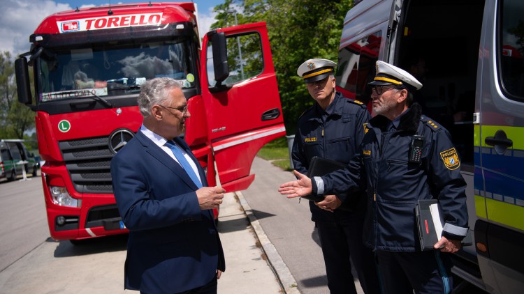 Joachim Herrmann, Lkw-Kontrolle, Polizei