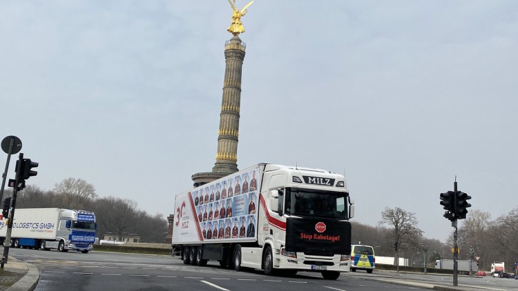 Lkw mit Aufschrift Stopt Kabotage
