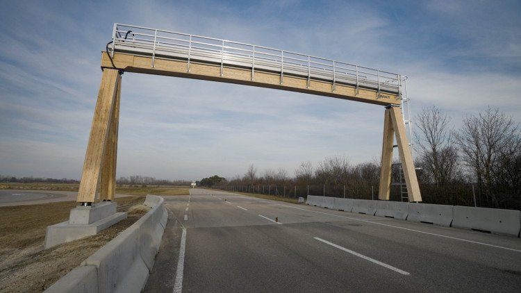 Mautbrücke aus Holz