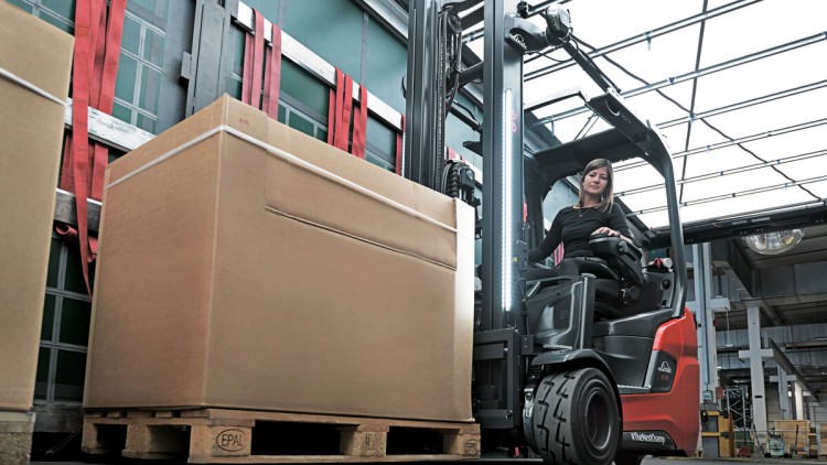 Der Linde Xi Roadster Gabelstapler im Einsatz