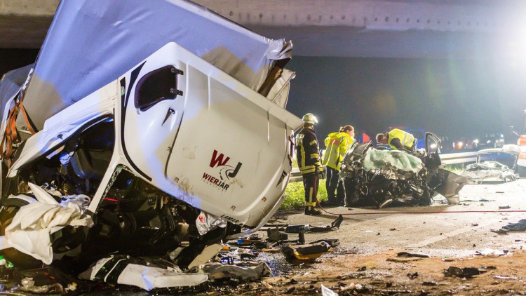 Lkw-Unfall durch Geisterfahrer