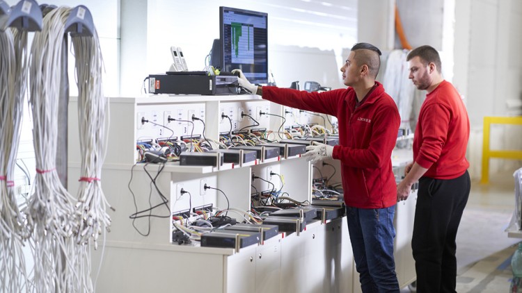 13 Jahre Partnerschaft: LOXXESS und Vodafone