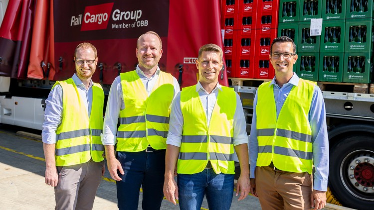 Kooperation im kombinierten Verkehr in Österreich: Gerald Leichtfried, Distribution Manager (Coca-Cola HBC Österreich), Felix Sprenger, Supply Chain Director (Coca-Cola HBC Österreich), Christoph Grasl (Vorstand RCG), Patrick Redl, Logistics Manager (Coca