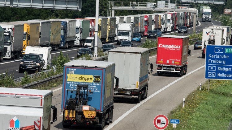 Lkw auf der Autobahn