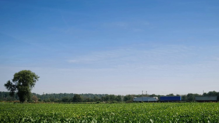 CargoBeamer-Zug zwischen Deutschland und Italien