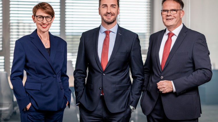 Das neue Führungsteam der Häfen und Güterverkehr Köln AG besteht künftig aus Steffen Bauer (CEO), Finanzvorständin Susanne Pietsch (CFO) und dem operativen Vorstand Dr. Jens-Albert Oppel (COO).