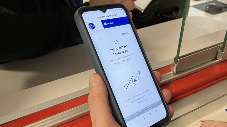 Digitaler Lieferschein auf dem Smartphone bei Lorenz Cloud4Log