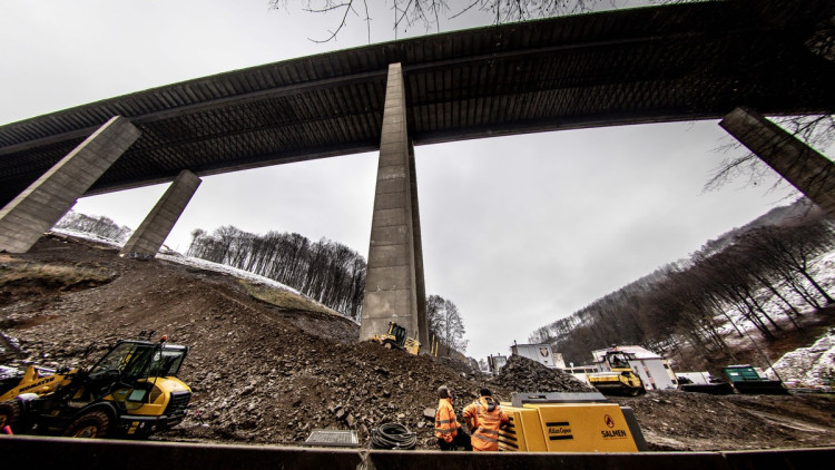 Rahmede Talbrücke von unten