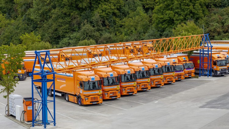 E-Lkw der Spedition Rüdinger im unternehmenseigenen Depot-Ladepark