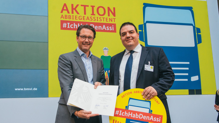 Tönnies Logistiktochter Tevex wird Partner der Aktion Abbiegeassistent