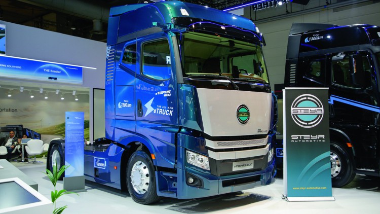 Premiere auf der IAA Transportation: der eTopas 600 von Steyr und SuperPanther