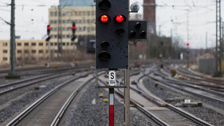 Deutsche Bahn: Friederike hinterlässt Millionenschäden 