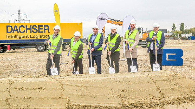 (v. l.): Thomas Burger (Head of Construction & Real Estate, Dachser), Markus Wenzl (General Manager European Logistics, Gruppe München, Dachser), Andreas Fritsch (Managing Director European Logistics Germany, Dachser), Nicolai Greiner (Vorstand, VIB Vermö