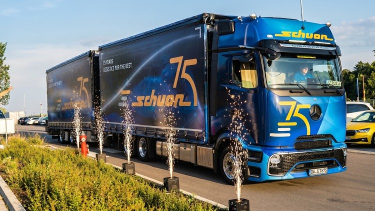 75_Jahre_Alfred_Schuon_Truck