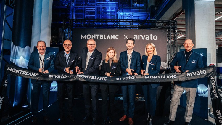 Starteten die Zusammenarbeit (v.l.n.r.): Gerald Hofer (CEO KNAPP), Giorgio Sarné (CEO Montblanc), Frank Schirrmeister (CEO Arvato), Marie-Theres Mangelsdorf (Chief Client & Digital Officer Montblanc), Sébastien Vinet (Montblanc), Julia Börs (Member of the