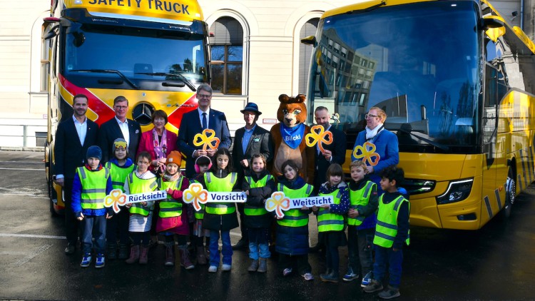 TV_Daimler_Blicki_Safety_Truck