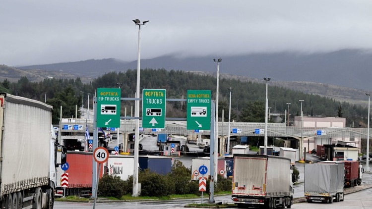 Lkw-Fahrer blockieren am 26. Januar 2026 Grenzübergänge am Grenzübergang Bogorodica nach Griechenland in der Nähe von Gevgelija, Nordmazedonien. Sie protestieren damit gegen das EES-System, dass Ein- und Ausreisen aus dem EU-Gebiet digital kontrolliert