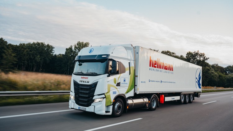 Hellmann_Logistics_Lkw_Strasse