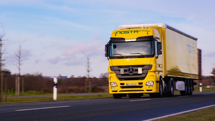 Nosta-Logistik_Lkw_Strasse