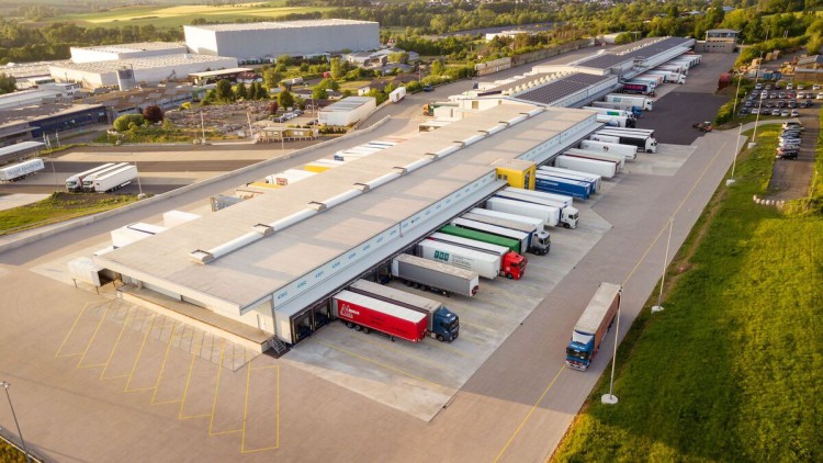 Cargo_Trans_Logistik_Halle_Lkw