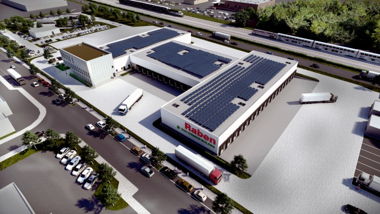 Das Depot der Raben Group in Baden-Baden ist auf einer Fläche von 30.500 m² entstanden. Die Luftaufnahme zeigt Lagerhallen, Laderampen und Lkw. Auf den Dächern ist eine Solaranlage zu erkennen