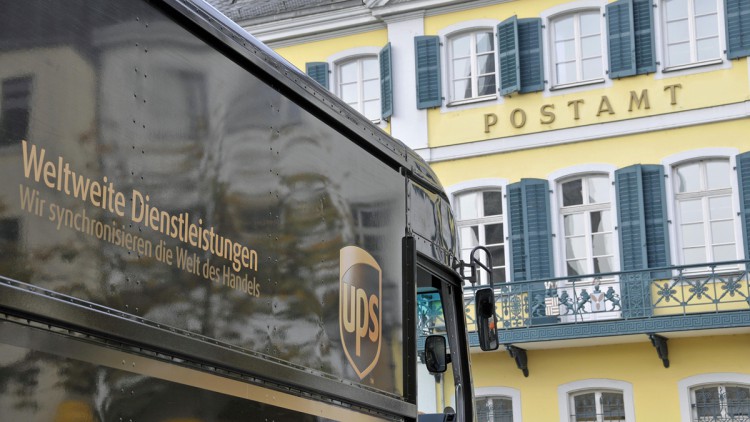 UPS, Zustellfahrzeug, Postamt Bonn