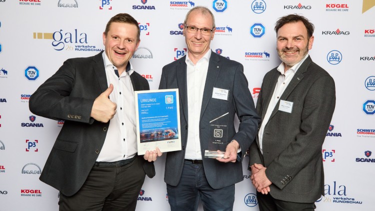 Die strahlenden Sieger der FUMO Compliant Carrier 2026