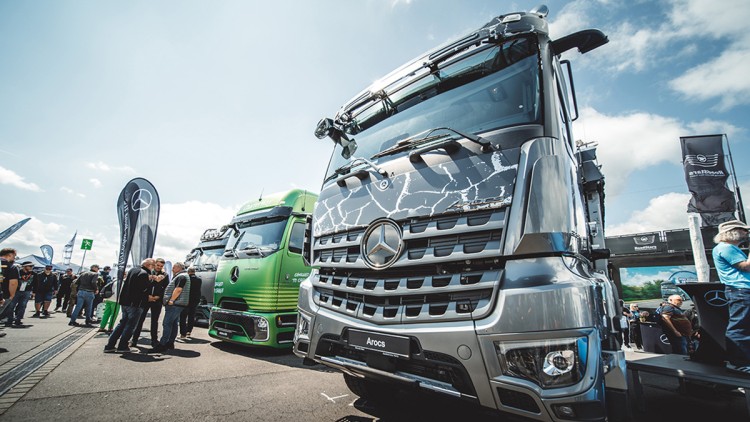 Mercedes Benz_Aufmacherbild_Adv.IAA_25.08.26