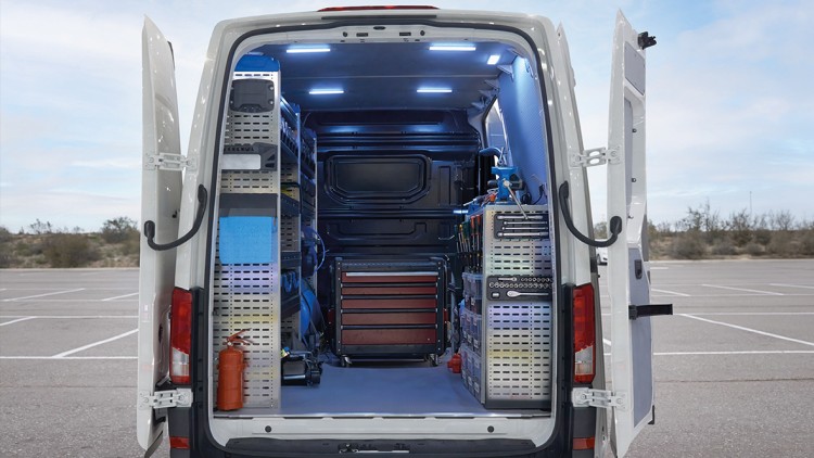 Transporter wird stark beladen