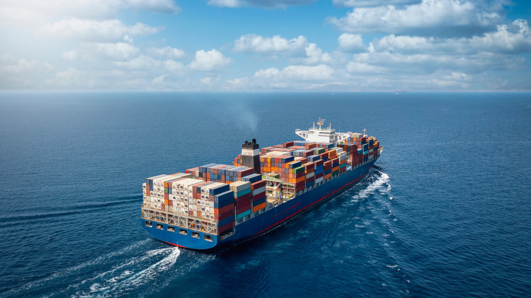 Containerschiff auf hoher See