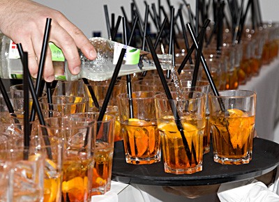 Cocktails, Jubiläumsfeier, Verlag Heinrich Vogel, Wasserflasche, Gläser Strohhalm